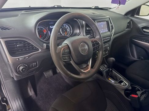 Used 2019 Jeep Cherokee Latitude w/ Popular Appearance Group FWD image 9