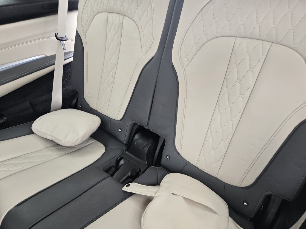 Used 2024 BMW X7 xDrive40i w/ Executive Package AWD/4WD image 31