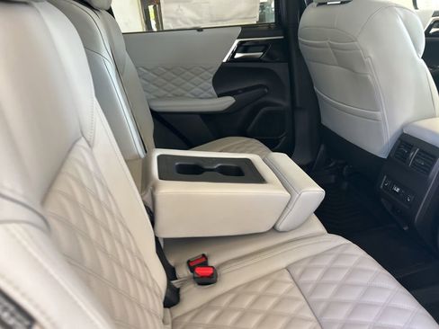 New 2025 Mitsubishi Outlander SEL image 32