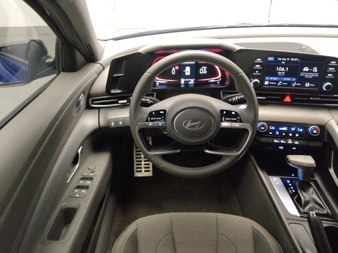 Used 2025 Hyundai Elantra Sport FWD image 22