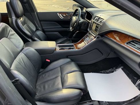 Used 2017 Lincoln Continental Reserve image 19