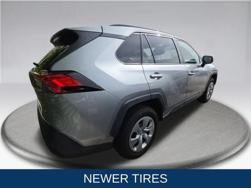 Used 2020 Toyota RAV4 LE FWD image 5