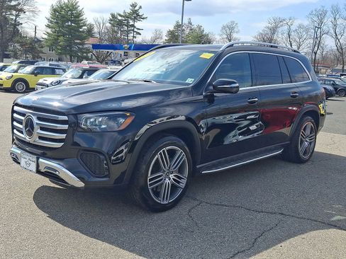 Used 2024 Mercedes-Benz GLS 450 4MATIC image 3