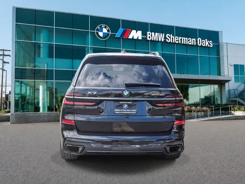 Used 2023 BMW X7 xDrive40i w/ M Sport Package AWD/4WD image 5