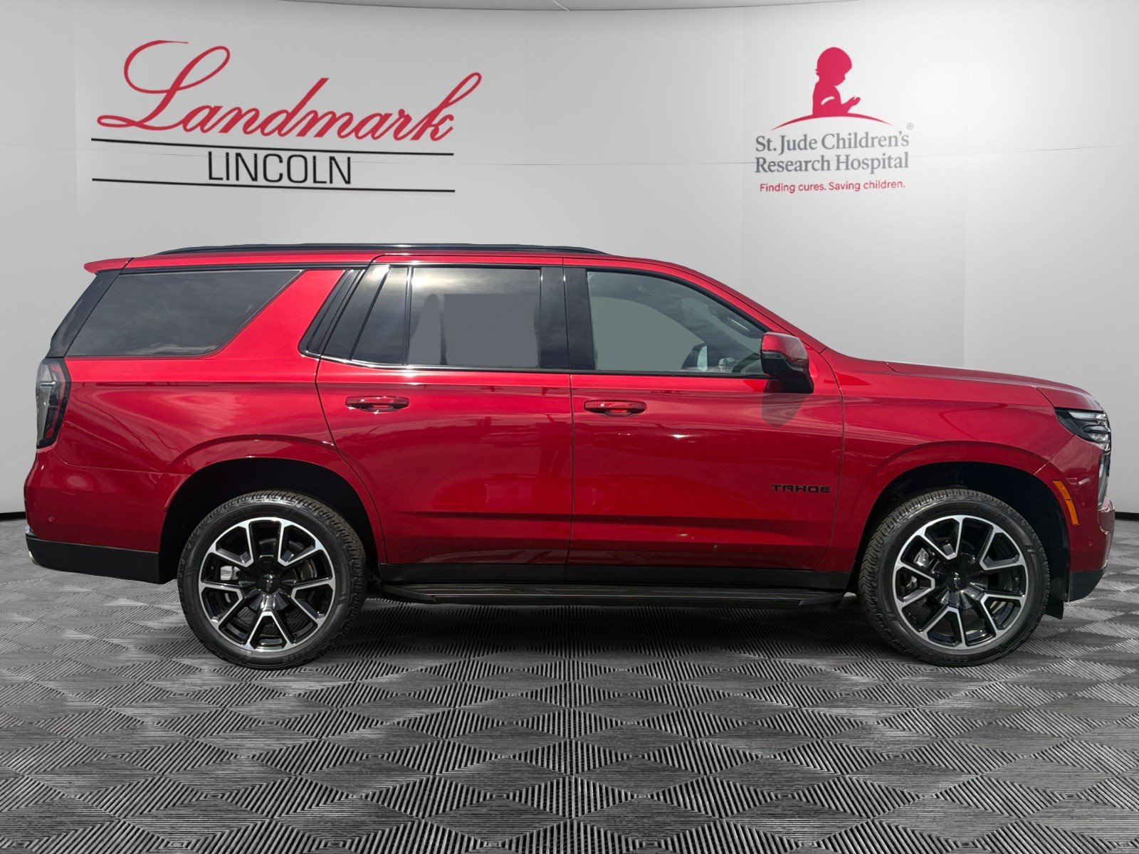 Used 2025 Chevrolet Tahoe RST w/ Comfort Package AWD/4WD image 6