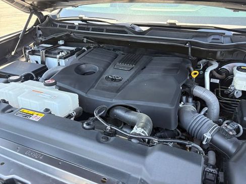 Used 2024 Toyota Tundra Limited AWD/4WD image 9