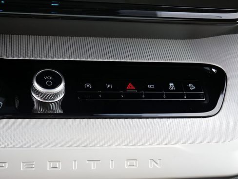 Used 2025 Ford Expedition Active AWD/4WD image 22