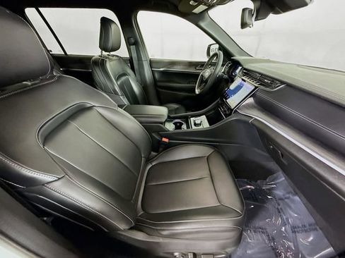 Used 2024 Jeep Grand Cherokee L Limited image 28