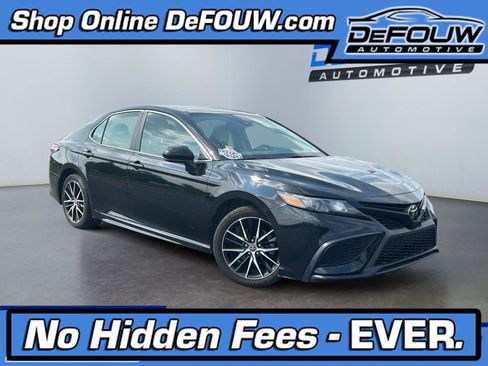 Used 2021 Toyota Camry SE FWD image 1