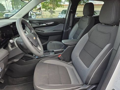 Used 2025 Chevrolet TrailBlazer LT AWD/4WD image 24