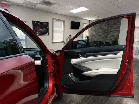 Used 2019 Honda Accord LX image 17