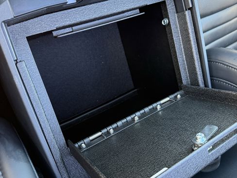 Used 2025 Ford F450 Platinum w/ FX4 Off-Road Package image 25