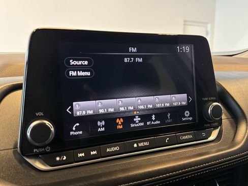 Used 2023 Nissan Rogue SV AWD/4WD image 16