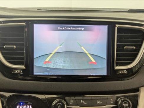 Used 2024 Chrysler Pacifica Touring-L image 30