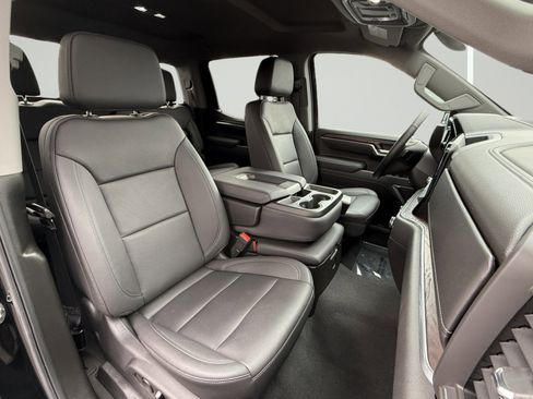 Certified 2025 GMC Sierra 1500 SLT image 5