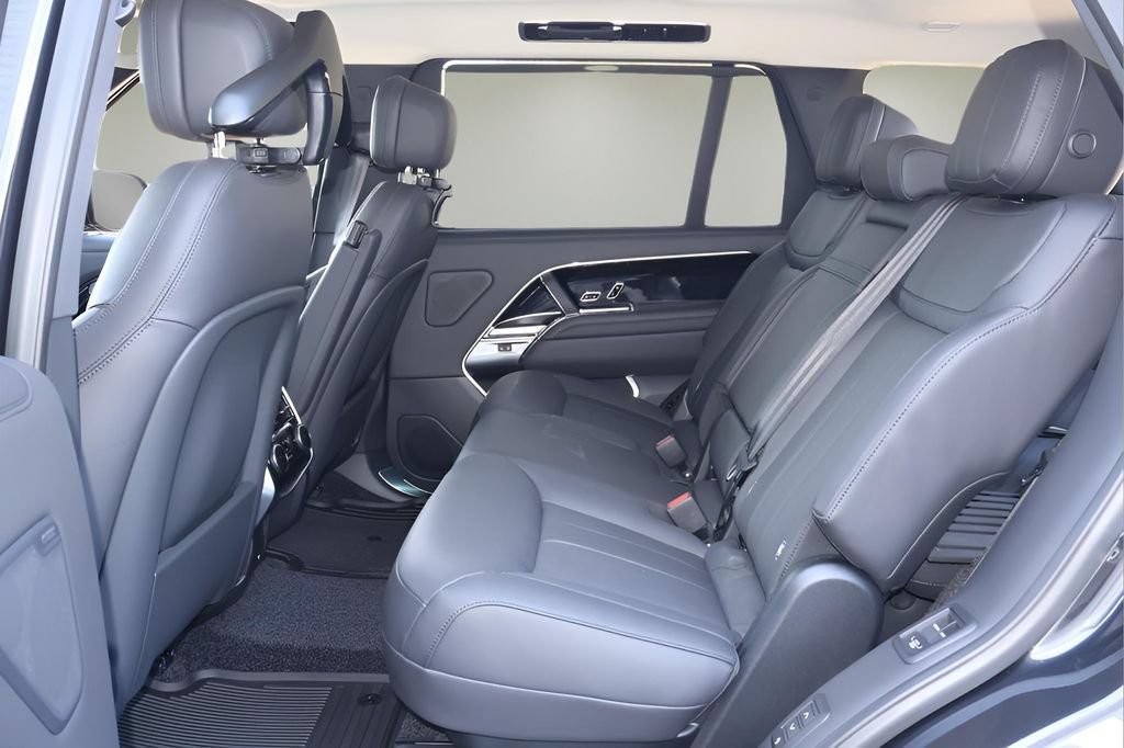 New 2026 Land Rover Range Rover Long Wheelbase SE AWD/4WD image 13