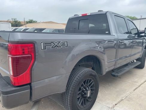 Used 2022 Ford F250 Lariat w/ Black Appearance Package AWD/4WD image 4