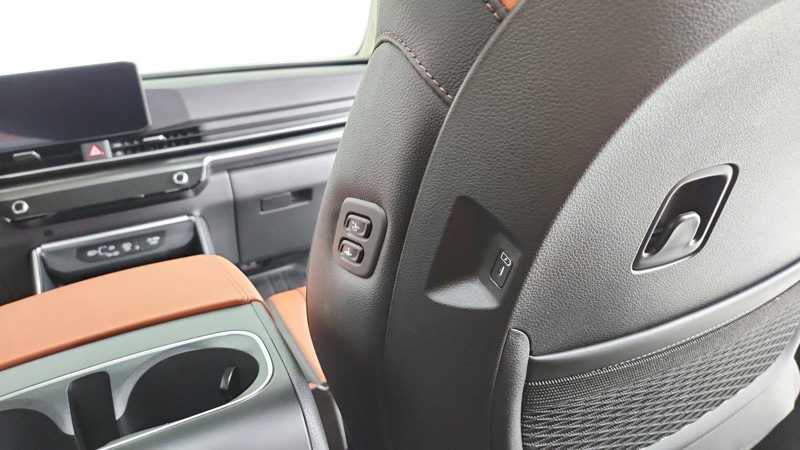 Used 2026 Kia Carnival SX Prestige FWD image 24