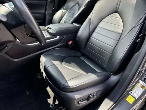 Used 2021 Toyota Highlander XLE AWD/4WD image 35