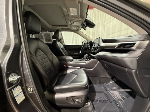 Used 2022 Toyota Highlander XLE image 24