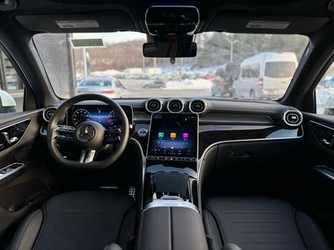 Used 2025 Mercedes-Benz GLC 300 4MATIC image 27