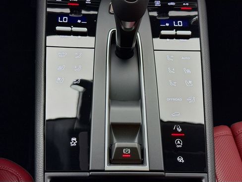 New 2026 Porsche Macan image 23