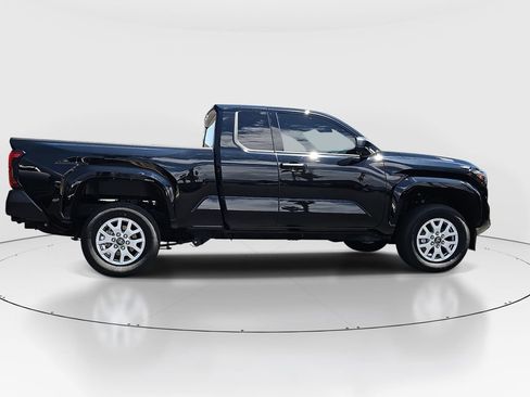 Certified 2025 Toyota Tacoma SR w/ SR Upgrade Package AWD/4WD image 4