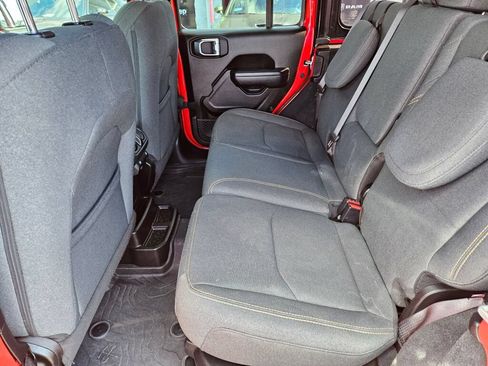 Used 2024 Jeep Wrangler Unlimited AWD/4WD image 15