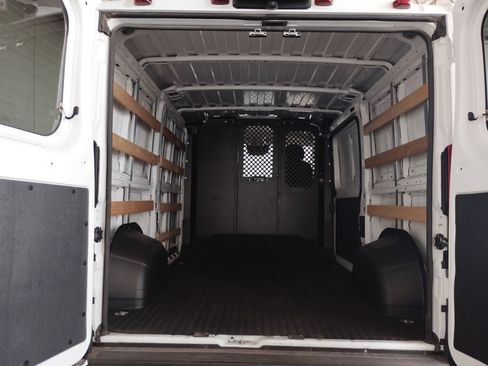 Used 2025 RAM ProMaster 2500 w/ U-Haul Equipment Group FWD image 17