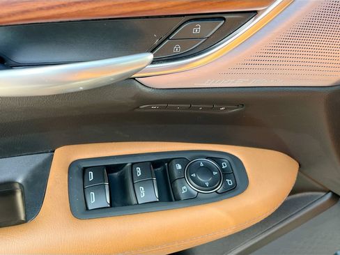 Used 2025 Cadillac XT5 Premium Luxury w/ Technology Package AWD/4WD image 18