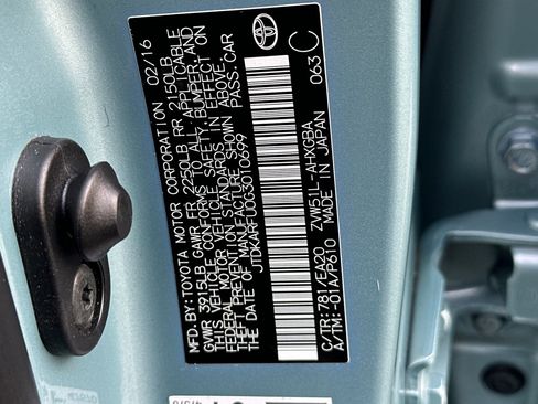 Used 2016 Toyota Prius Four image 30