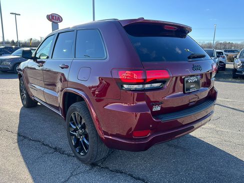 Used 2020 Jeep Grand Cherokee Altitude image 3