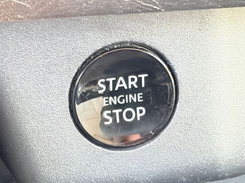 Used 2025 Nissan Rogue SV image 18