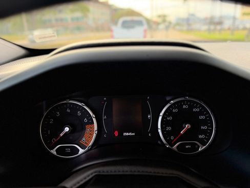 Used 2023 Jeep Renegade Latitude AWD/4WD image 20