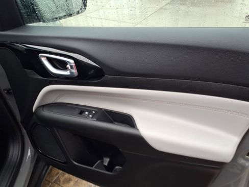 Used 2022 Jeep Compass Limited image 21