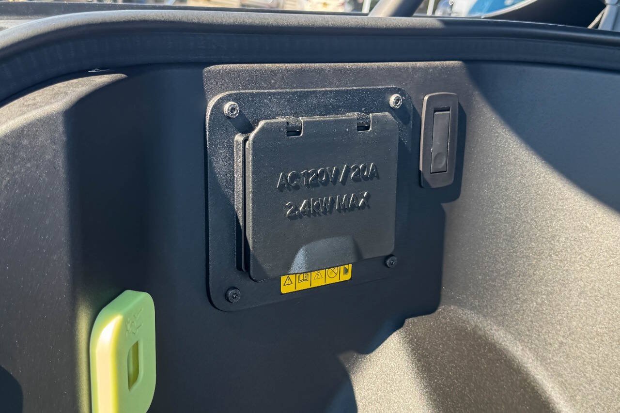 Used 2024 Ford F150 Lightning Flash AWD/4WD image 10