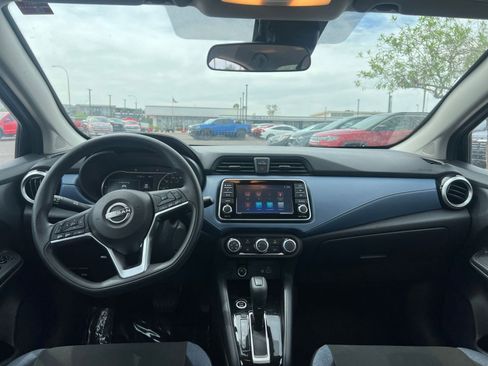 Used 2025 Nissan Versa SV FWD image 33