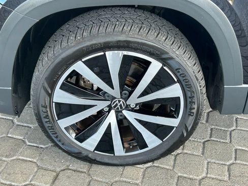 Used 2022 Volkswagen Taos SE FWD image 18