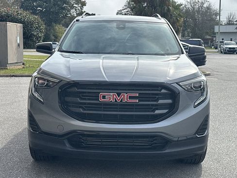 Used 2020 GMC Terrain SLE w/ Driver Convenience Package image 3