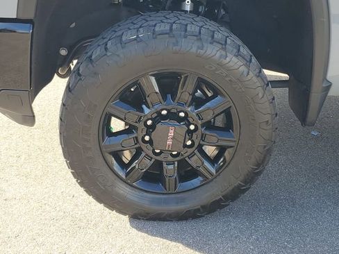 Used 2024 Chevrolet Silverado 2500 Custom w/ Custom Value Package image 31