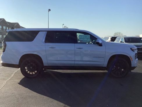 New 2026 Chevrolet Suburban Premier image 7