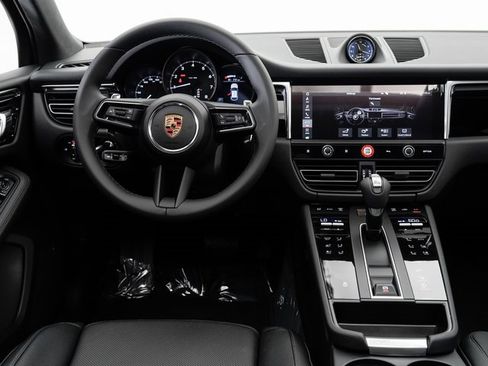 New 2025 Porsche Macan image 17