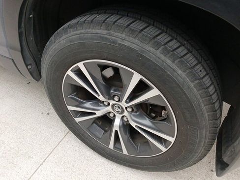 Used 2019 Toyota Highlander LE image 10