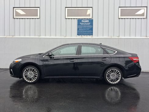 Used 2018 Toyota Avalon Limited w/ All Weather Liner Package FWD image 2