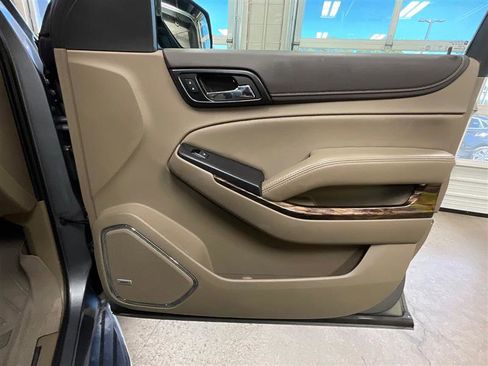 Used 2018 GMC Yukon XL SLT w/ Premium Edition AWD/4WD image 35