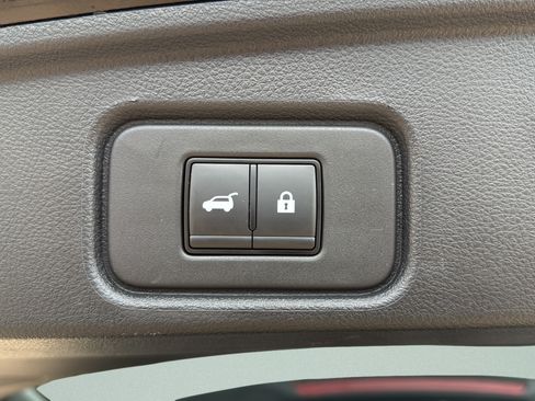 Used 2023 Nissan Pathfinder SL AWD/4WD image 11