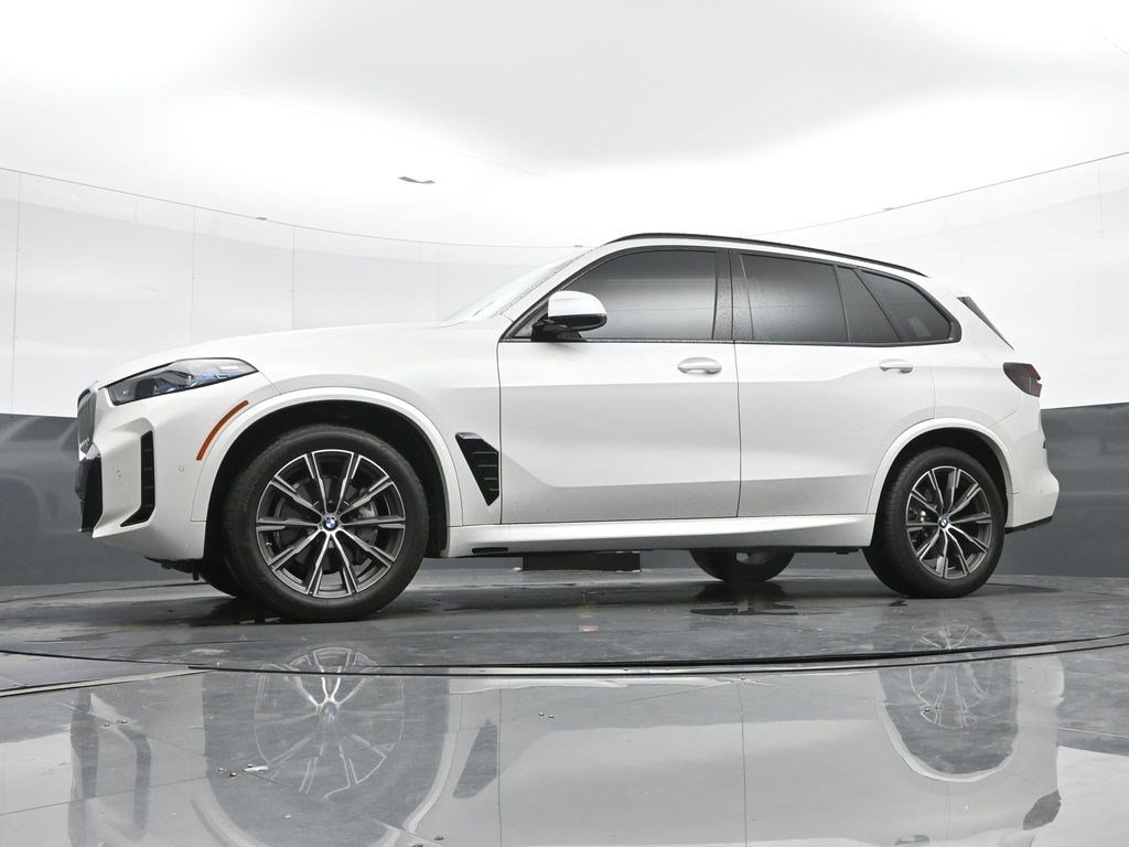 Used 2025 BMW X5 xDrive40i w/ M Sport Package AWD/4WD image 45