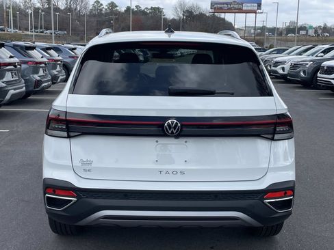 New 2026 Volkswagen Taos SE FWD image 6