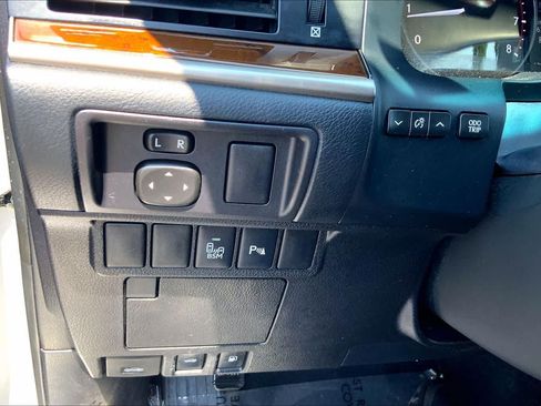 Used 2014 Lexus ES 350 w/ Luxury Package FWD image 35