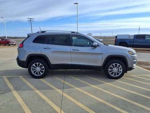 Used 2021 Jeep Cherokee Latitude Lux w/ Comfort/Convenience Group AWD/4WD image 28